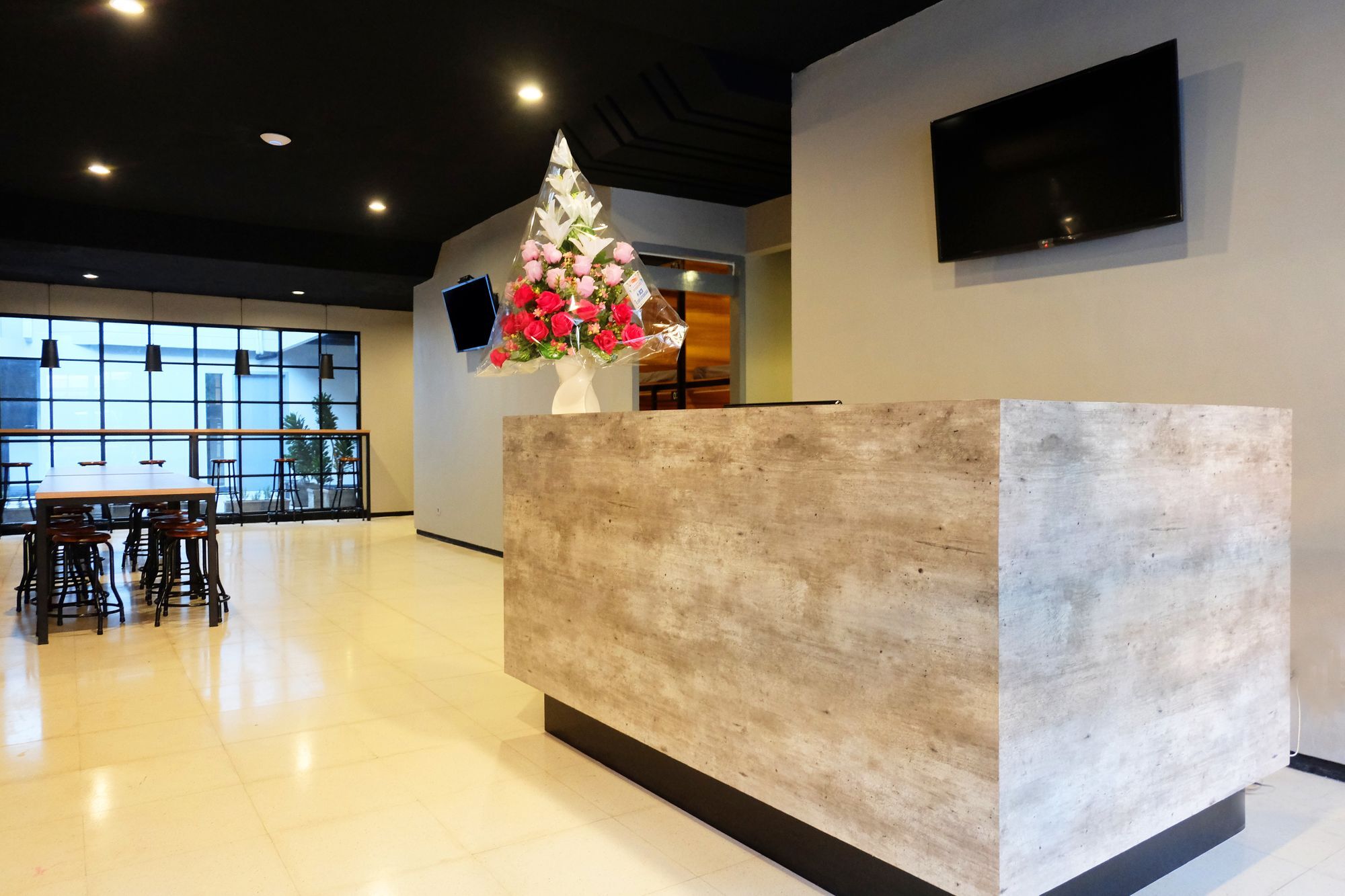 Livinn Hostel City Center Surabaya Exterior foto